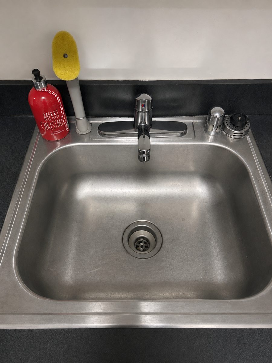 Same kitchen sink after Ivybrook cleaning, polished and streak-free